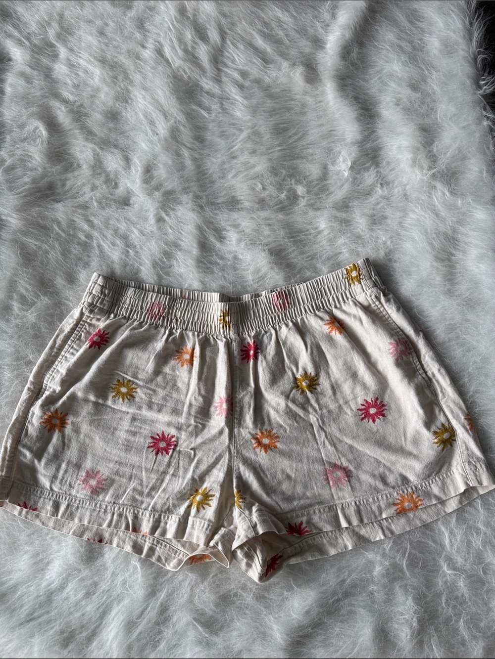 Old Navy Cream Floral Print Women's Shorts